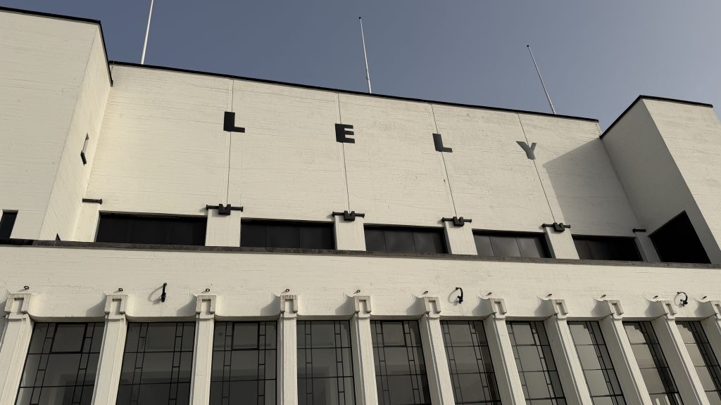 Gemaal Lely - naam op gevel