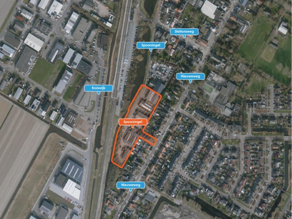 Luchtfoto van gebied rondomspoorsingel. Spoorsingel is oranje omlijnd