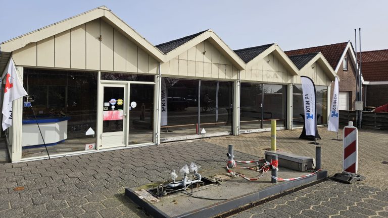 Voormalige garage aan de Wijdenes Spaansweg in Breezand.