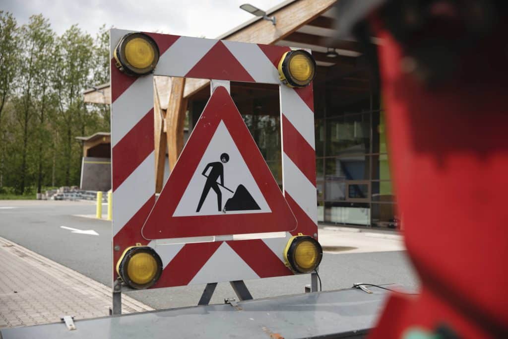 Verkeersbord bij wegwerkzaamheden