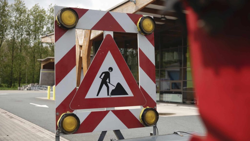 Verkeersbord bij wegwerkzaamheden