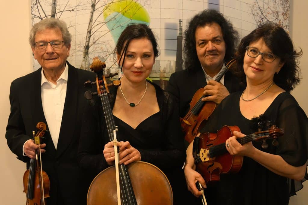 Foto van het Lendvay Ensemble met van links naar rechts: Jószef Lendvay – viool, Itamar Shion – viool, Julia Dinerstein – altviool, Katja Dirven – cello
