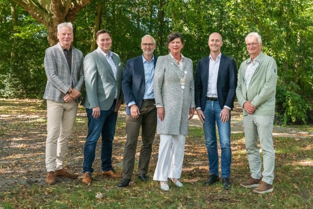 Vanaf links Martin Scholten, Paul Medema, Hans van der Woude, Rian van Dam, Robert Leever, Chris Meurs